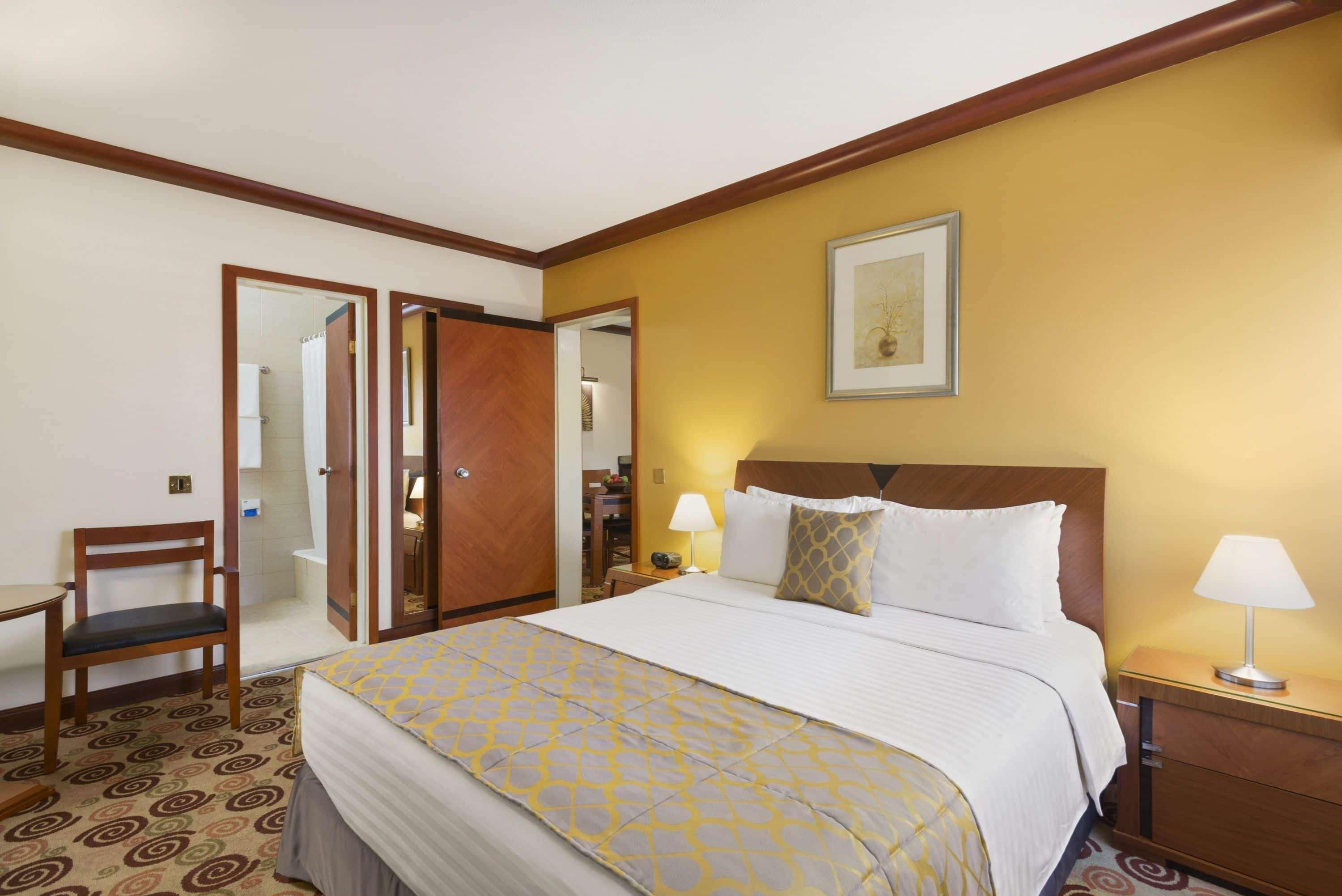 Ramada by Wyndham Bahrain Hotel Al-Manamah Bagian luar foto