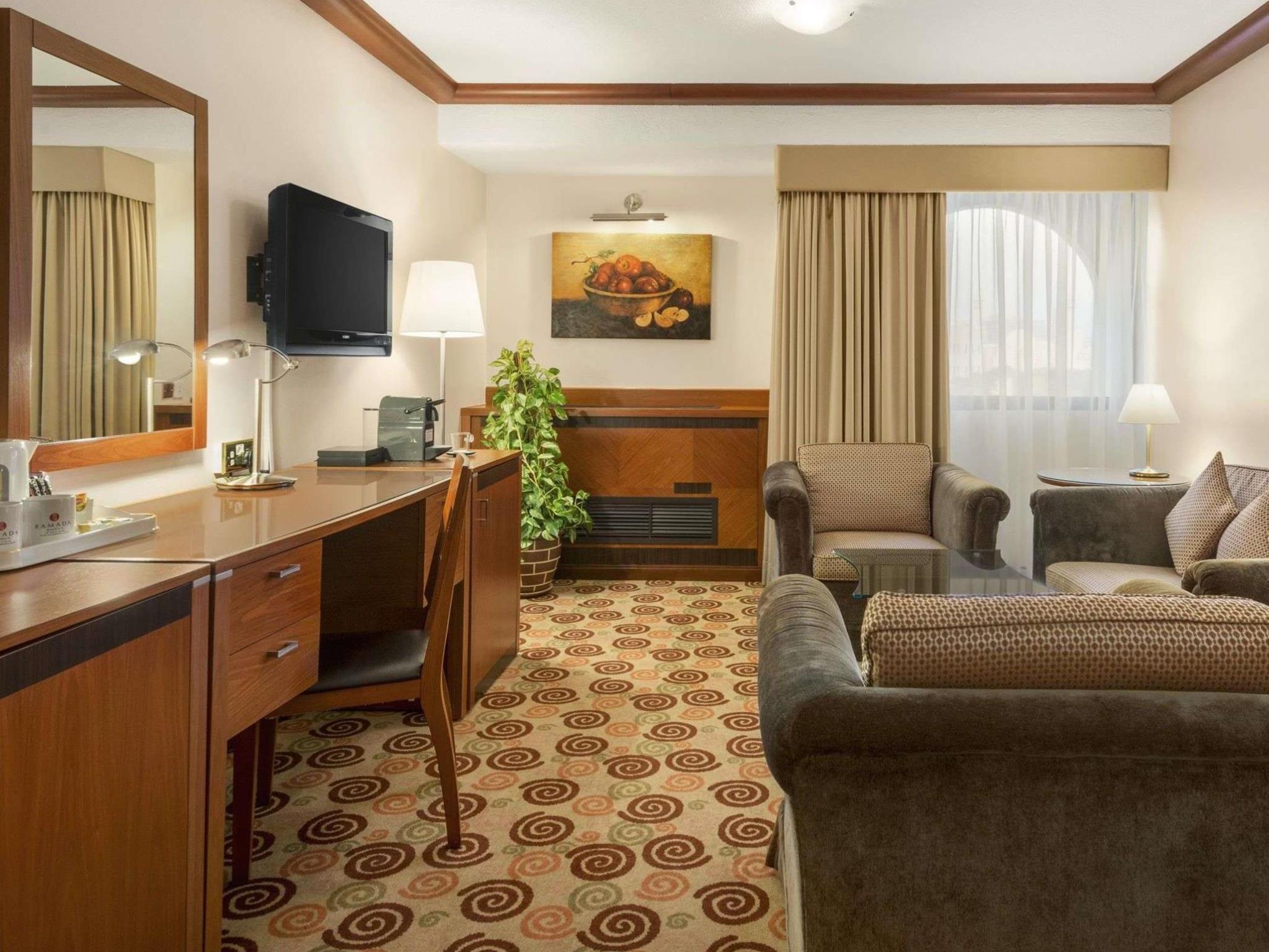 Ramada by Wyndham Bahrain Hotel Al-Manamah Bagian luar foto