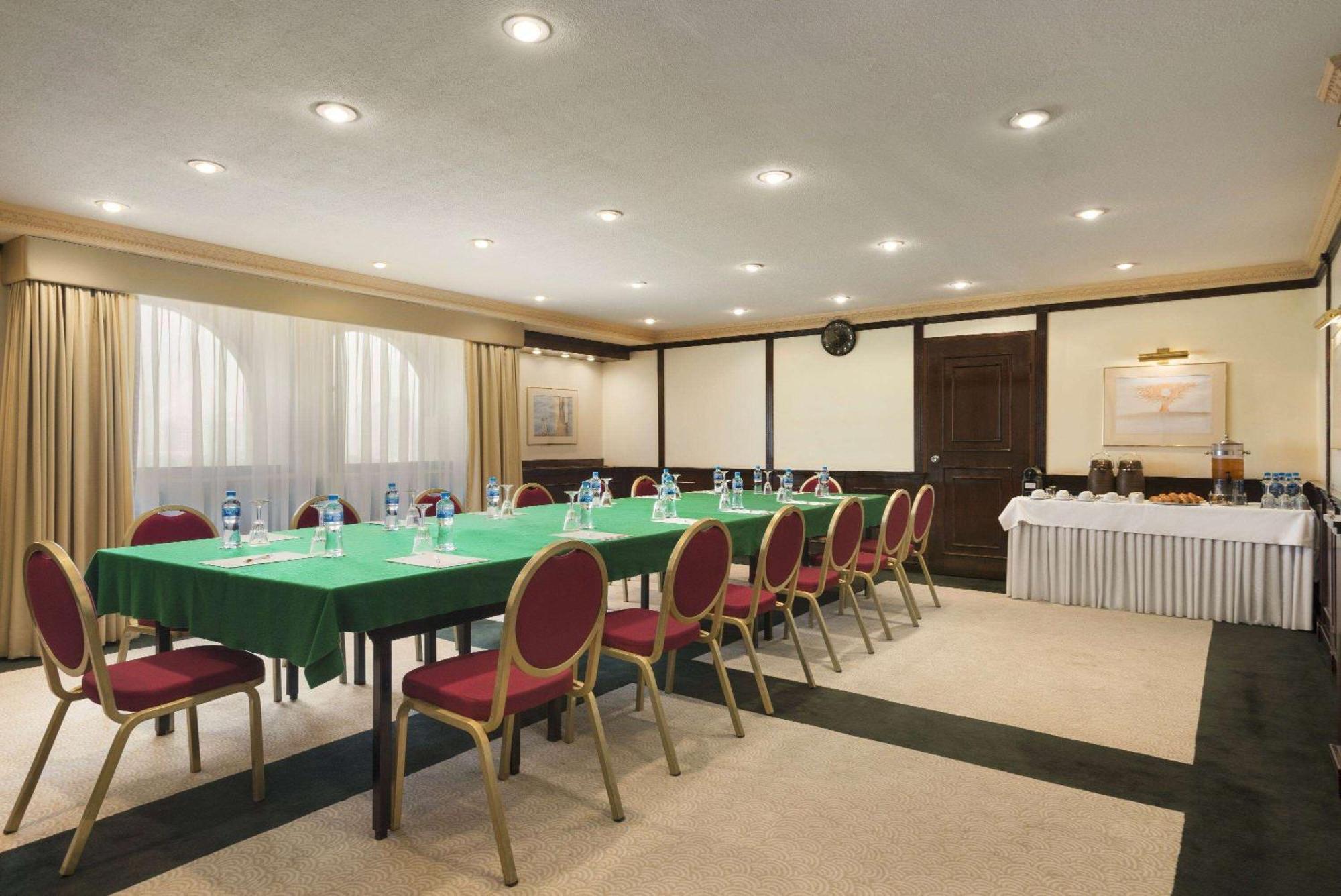 Ramada by Wyndham Bahrain Hotel Al-Manamah Bagian luar foto