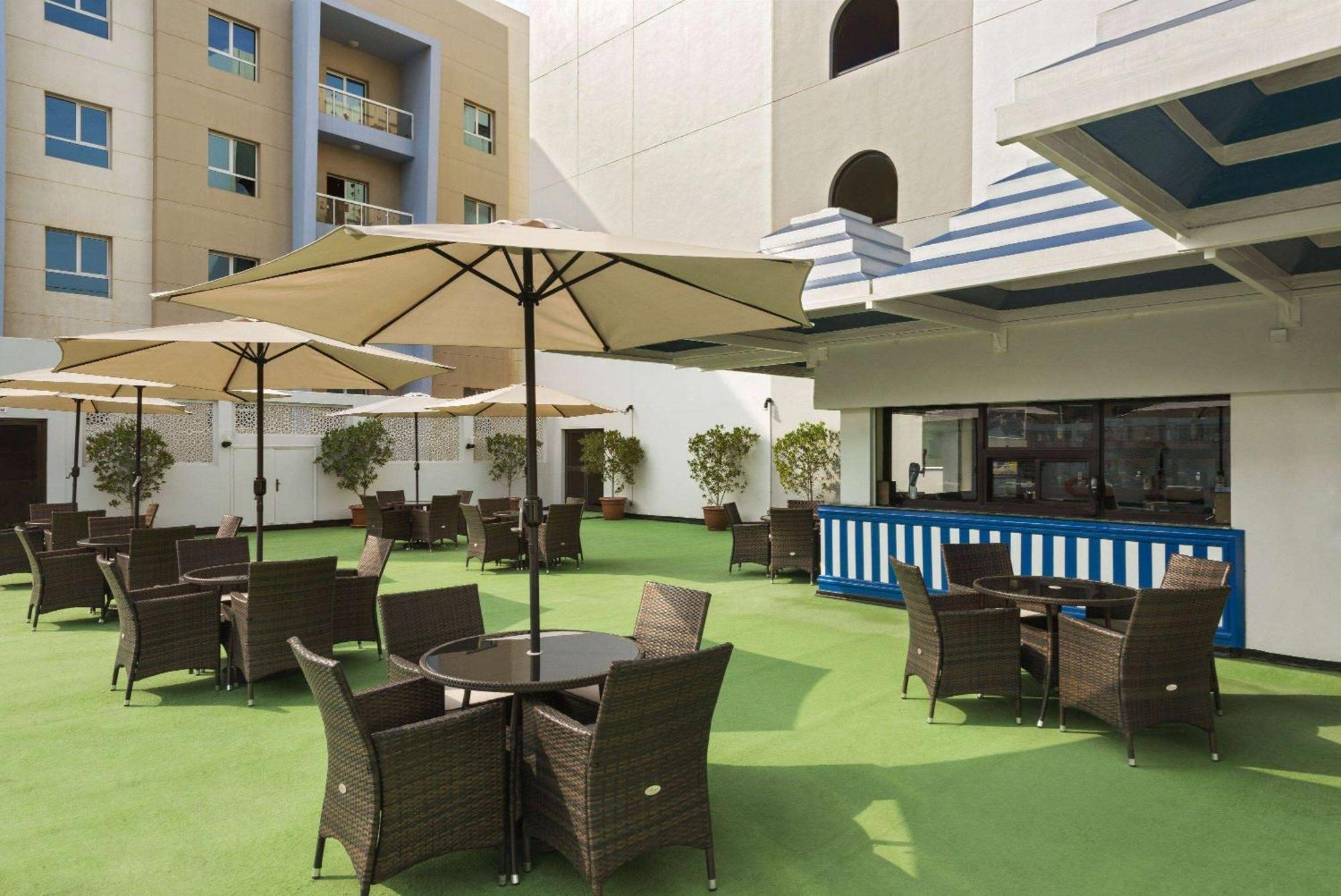 Ramada by Wyndham Bahrain Hotel Al-Manamah Bagian luar foto