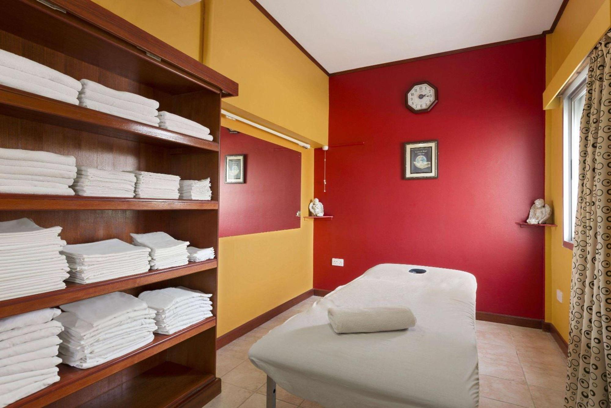 Ramada by Wyndham Bahrain Hotel Al-Manamah Bagian luar foto