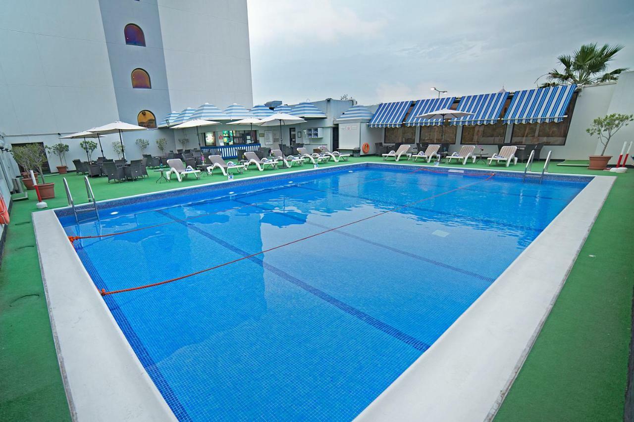 Ramada by Wyndham Bahrain Hotel Al-Manamah Bagian luar foto