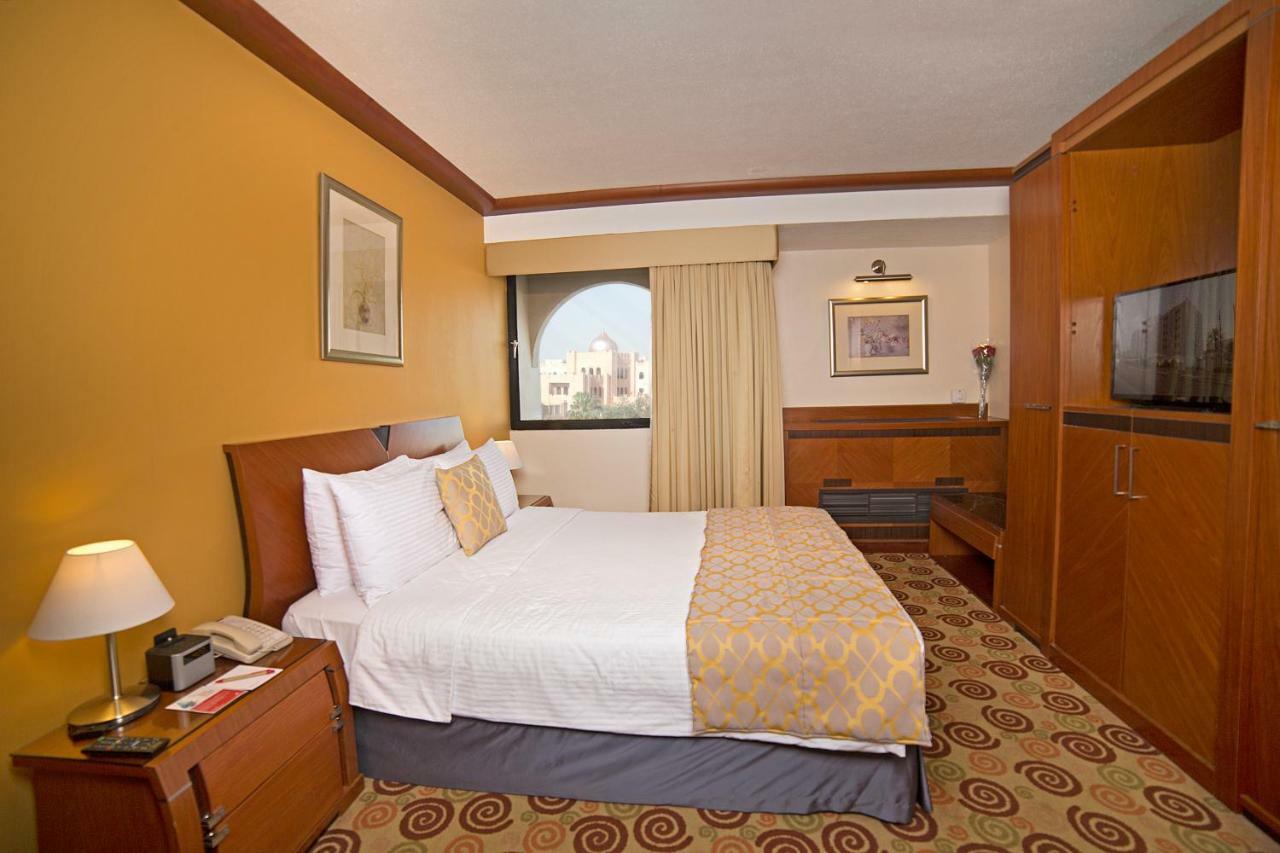 Ramada by Wyndham Bahrain Hotel Al-Manamah Bagian luar foto