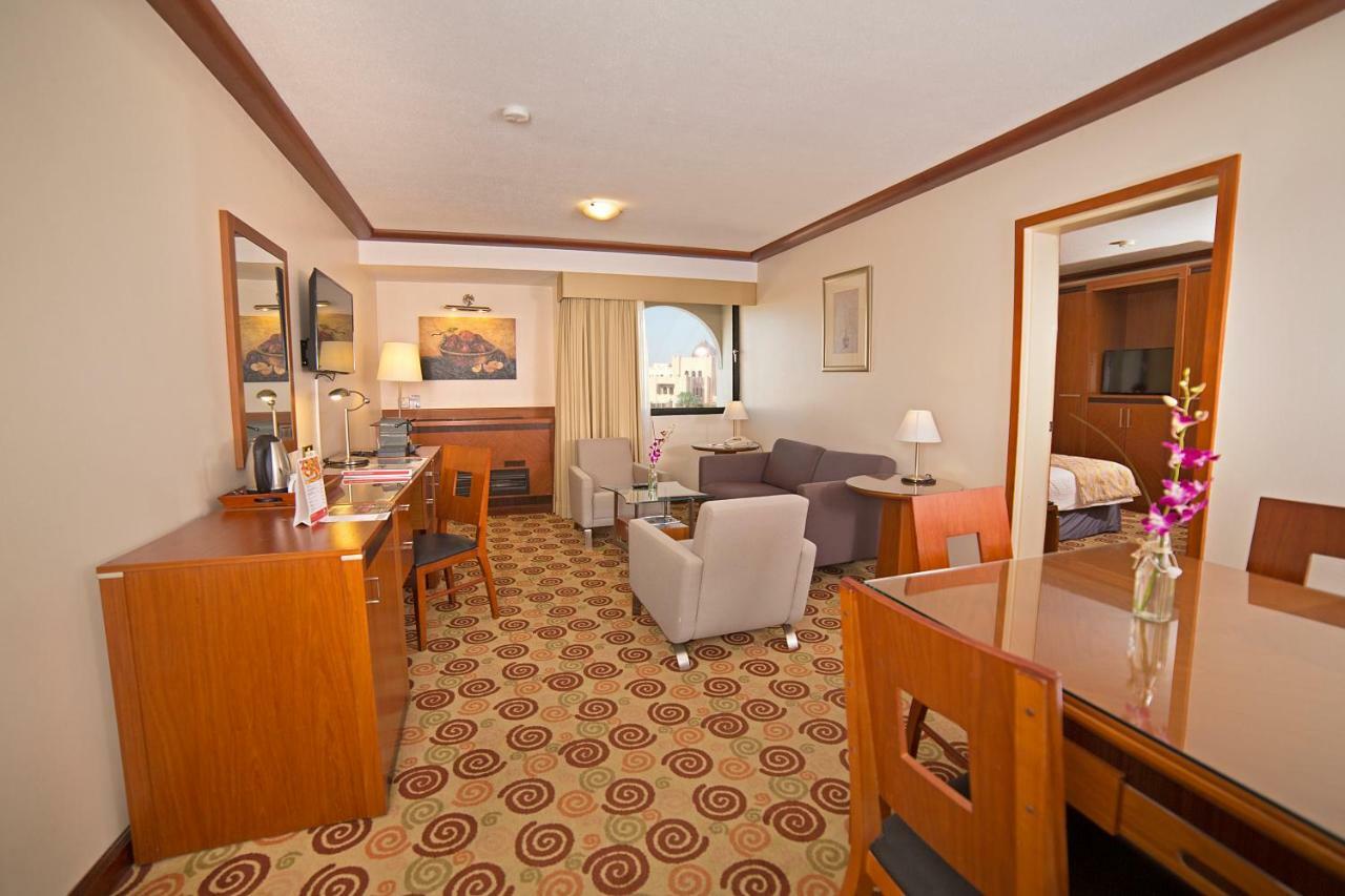 Ramada by Wyndham Bahrain Hotel Al-Manamah Bagian luar foto