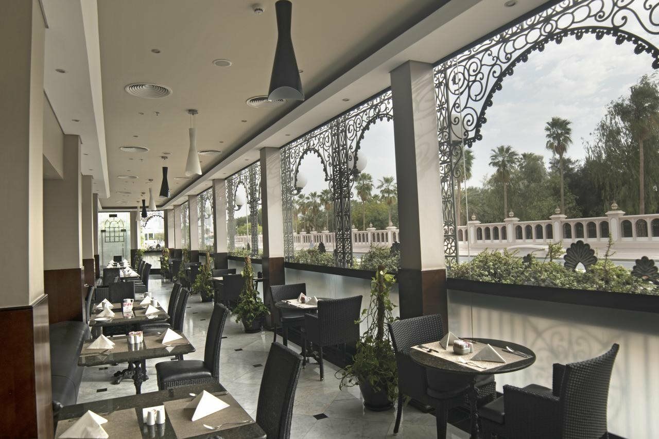 Ramada by Wyndham Bahrain Hotel Al-Manamah Bagian luar foto
