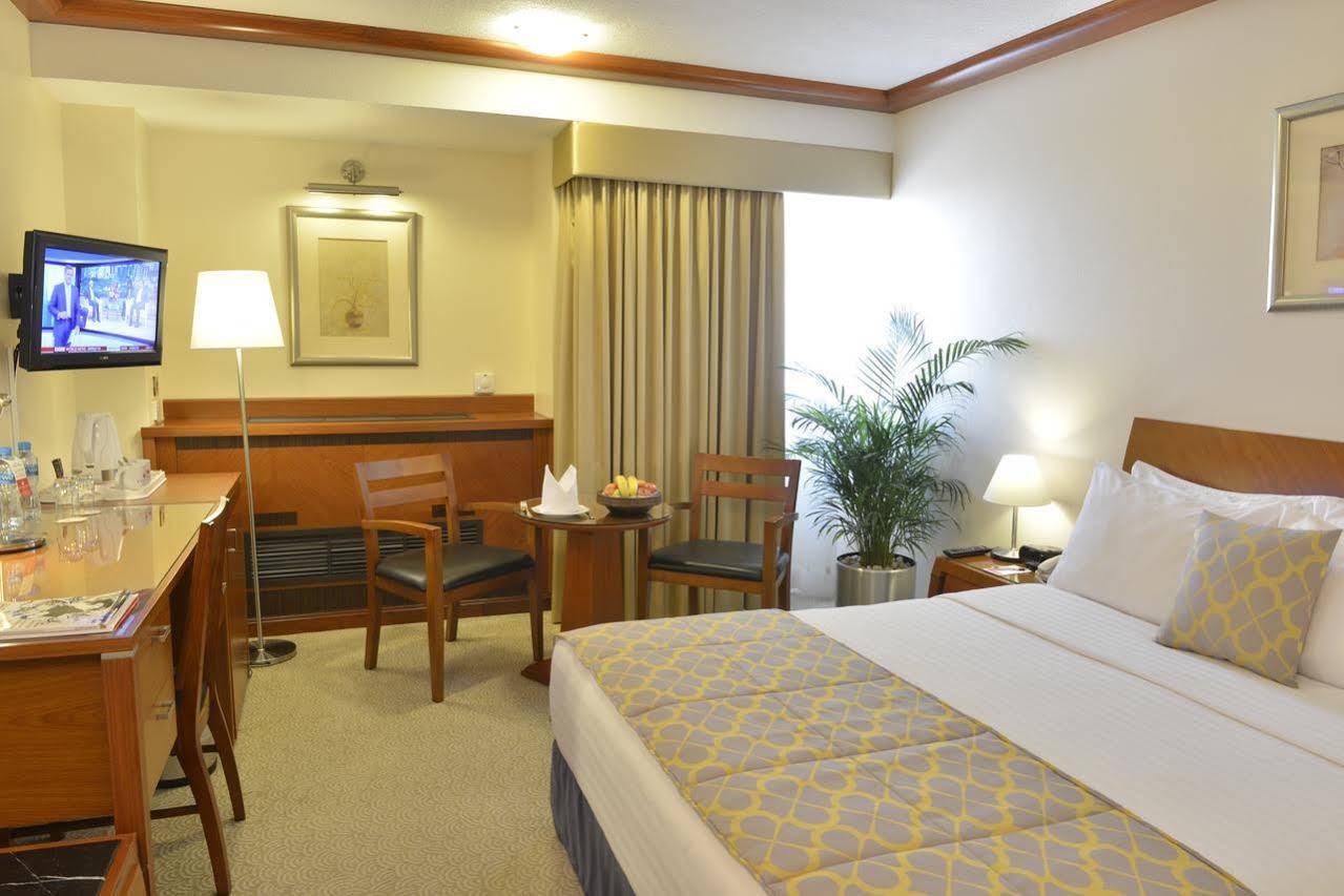 Ramada by Wyndham Bahrain Hotel Al-Manamah Bagian luar foto