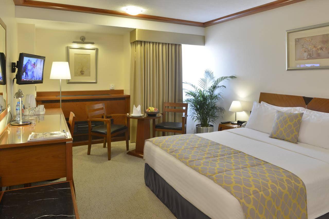 Ramada by Wyndham Bahrain Hotel Al-Manamah Bagian luar foto